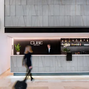 Cube Otel
